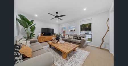 Stunning Four-Bedroom Family Home in Regents Park - Photo 3