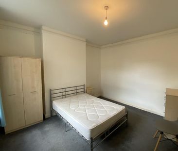 5 bedroom semi-detached house to rent - Photo 2