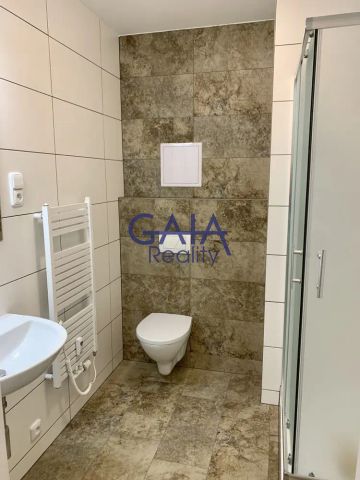 Pronájem prostorného bytu 1+kk s balkonem v Rohatci - Photo 5