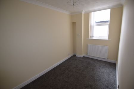 To Let 2 Bed Apartment - Photo 5