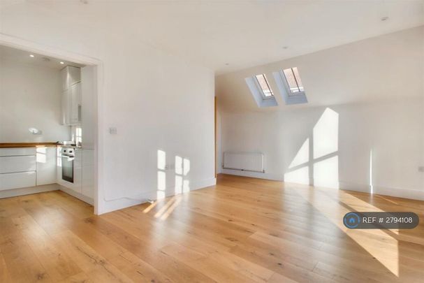 2 bedroom flat to rent - Photo 1