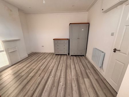 Room in a Shared House, London, SW18 - Photo 3