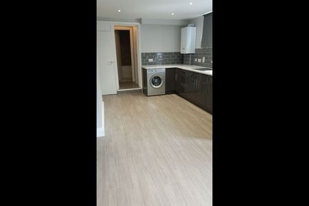 Studio Flat, Lodge Road/Mayday Road, CR0 - Photo 5