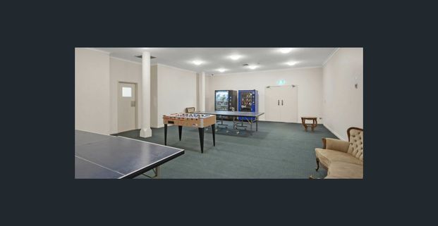 ULTRA-CONVENIENT FURNISHED LOFT APARTMENT FOR STUDENTS - Photo 1