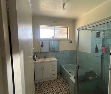 Avondale Heights - Photo 5