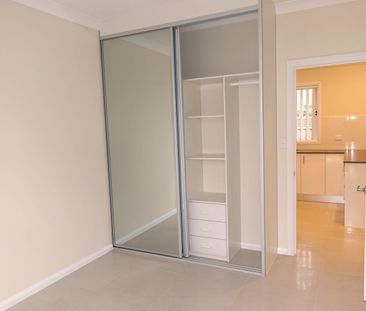 Independent 2 bedroom house/granny flat with separate entry. - Photo 1
