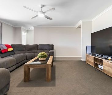 64 Ellswood Crescent - Photo 2