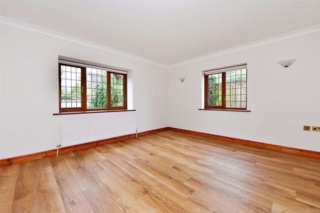 A detached four bedroom house to rent in Woolton Hill. - Photo 4