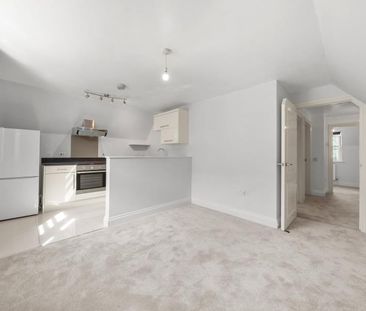 Churchill House, Crouch Oak Lane, Addlestone, KT15 - Photo 6