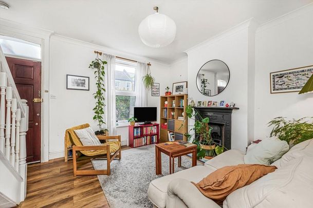 2 bedroom end of terrace house to rent - Photo 1