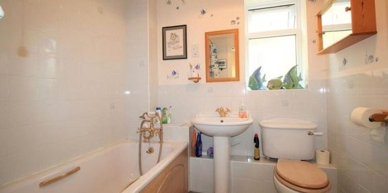 Room in a Shared House, Silverland Street, E16 - Photo 3