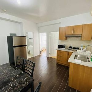 2-Bedroom Apt Available December 1st (Spadina & College) - Photo 2