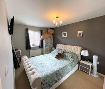 4 bedroom end of terrace house to rent - Photo 2