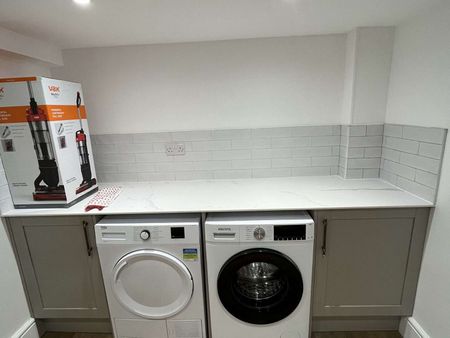 Modern Spacious Studio Rooms Fully Furnished Bills Included - Photo 3