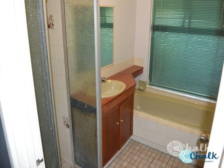 FAMILY HOME IN GREAT LOCATION !! - Photo 4