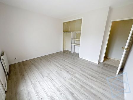 MAISON VOISINS LE BRETONNEUX - 8 pièce(s) - 182.56 m2 - Photo 4