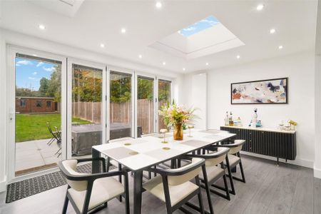 5 bedroom semi-detached house to rent - Photo 4