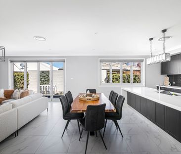 **Stunning 5-Bedroom Family Home - Photo 6