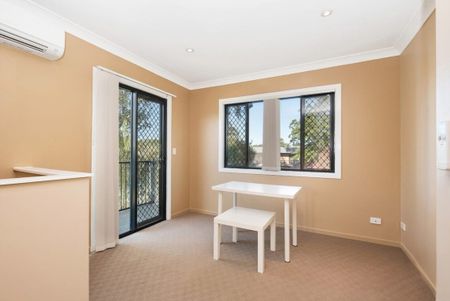 Spacious & Convenient 3-Bedroom Townhouse in Prime Ferny Grove Location - Photo 5