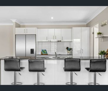 SPACIOUS 4 BEDROOM HOME WITH OPEN KITCHEN LIVING. VERY GOOD SIZE BE... - Photo 2