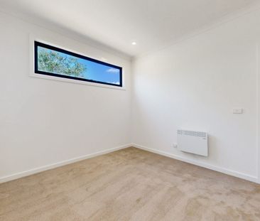 Stylish & Spacious Modern Townhouse! - Photo 3