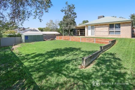 CHARMING HOME IN QUIET WEST WODONGA COURT - Photo 2