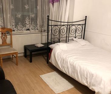 Room in a Shared House, Billet Road, E17 - Photo 2