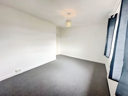 Three-Bedrooms Semi-Detached House - Photo 3