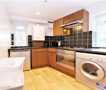 2 Bedroom, 1 bath, 1 reception Flat - Photo 4