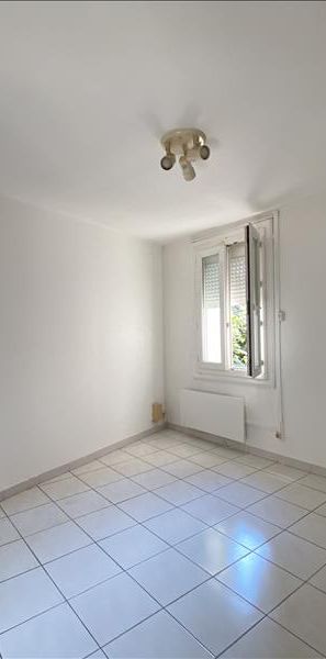 1 pièce - 30,6 m² - 2ème étage - Colocation non autorisée - Photo 1