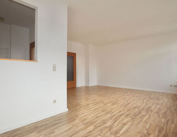 Altendorf • Balkon • 3-Raum Wohnung • Einbauküche • Stellplatz • in Chemnitz • jetzt anrufen - Foto 1