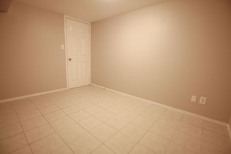 For Lease - 946 Eglinton Avenue, Toronto, Ontario - Photo 4