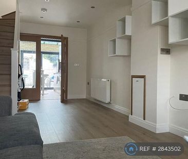 3 bedroom end of terrace house to rent - Photo 2