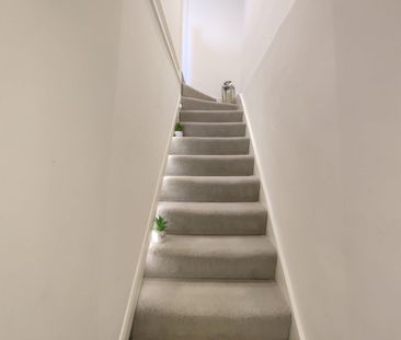 1 Bed Flat, Tooting High Street, SW17 - Photo 1