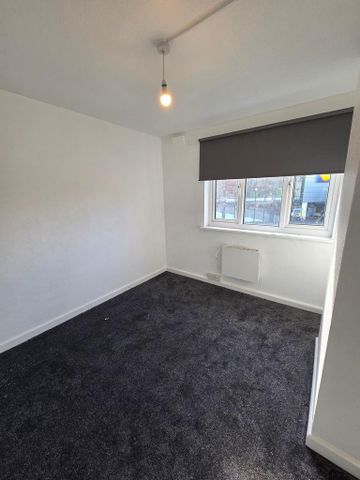 3 bedroom apartment to rent - Photo 2