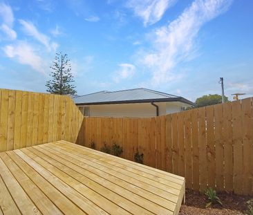 Brand New Three bedroom with Views! - Photo 5