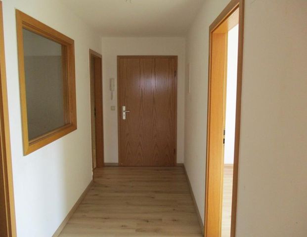 3-Raum-Wohnung mit Balkon und herrlichem Ausblick in Lengefeld zu vermieten - Photo 1