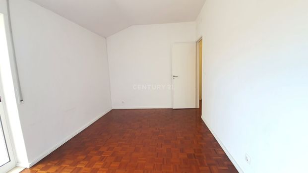 * RESERVADO *Apartamento T2 Remodelado com Anexo e 2 Terraços - Odivelas - Photo 1