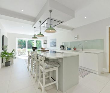 4 bedroom semi-detached house to rent - Photo 6