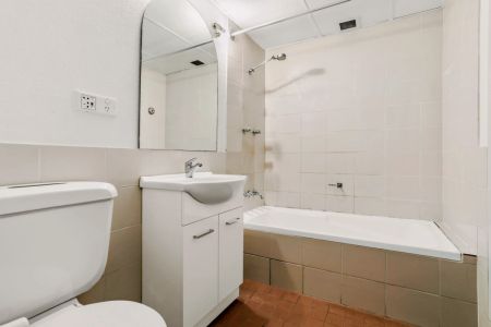 1Bedrooms, 1Bathrooms - Photo 3