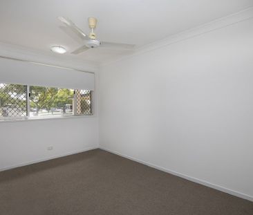 Spacious family home + separate studio, minutes to the beach! - Photo 5