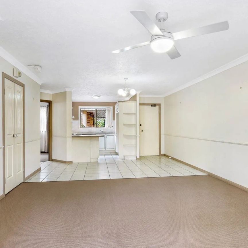 Stylish Ground-Floor Unit in Prime Hawthorne Location - Photo 1