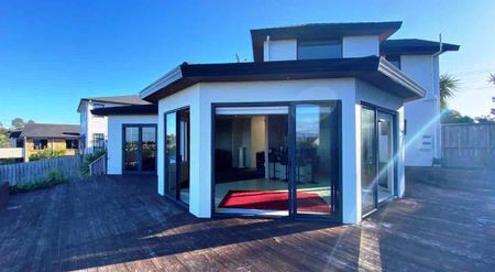 Designed for large-scale living and entertaining - Photo 4