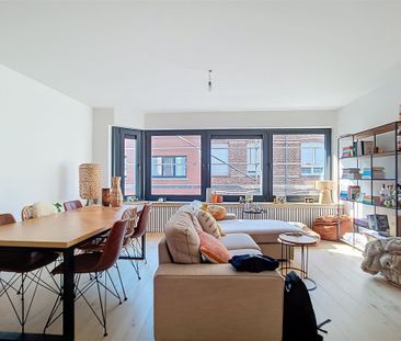 Prachtig gerenoveerd appartement met 2 slaapkamers. - Photo 6