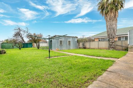 Well maintained four bedroom generous family living - Photo 5