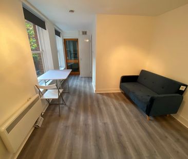 Studio Flat, The Chandlers, LS2 - Photo 1