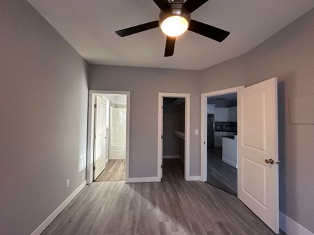 DOG FRIENDLY 4 Bed, 3 Bath Duplex in Sylvan Lake - Photo 4