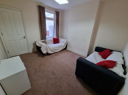 4 Bed Student Accommodation - Photo 5