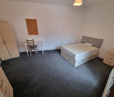 6 Bed Student Accommodation - Photo 5