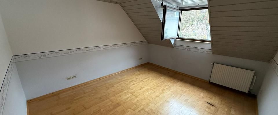 Schöne 3-Zimmer-DG-Wohnung mit EBK – zentral in Pforzheim - Photo 1